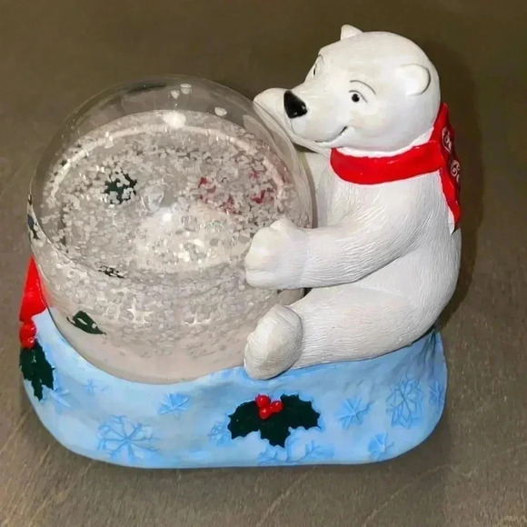 COCA Cola Snow Globe 2003 Hardees Collectable Holiday Gift Fast Shipping - Picture 2 of 10